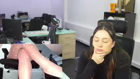 Kimberly 1200-1900 GMT-5 online show from February 2025 09:00:01 PM