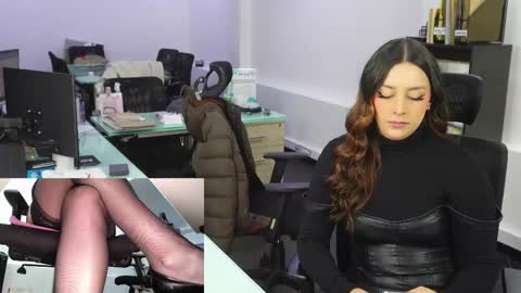 Kimberly 1200-1900 GMT-5 online show from February 2025 09:31:01 PM