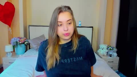 kimberly_mmm online show from October 2025 07:07:02 AM