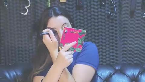 Snapshot of kimberly_swan_ chatting on January 2025 07:09:02 PM KIMBERLY SWAN online show from January 2025 07:09:02 PM