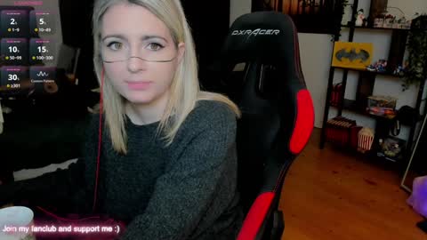 Wolfs Girl online show from December 2025 04:03:01 PM