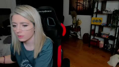 Wolfs Girl online show from February 2026 08:10:01 PM