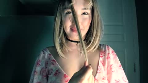 Kiki  online show from March 2026 01:04:02 PM