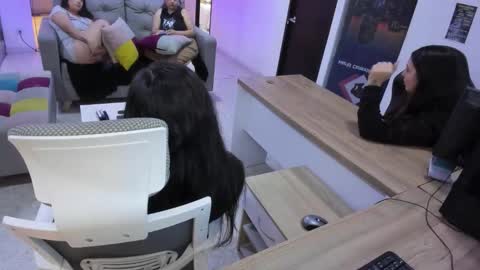 Camila online show from December 2025 01:39:02 PM