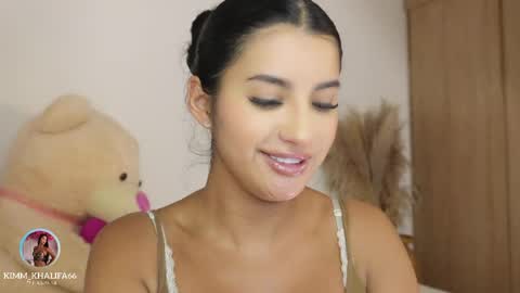 Kim  online show from April 2026 02:06:01 AM