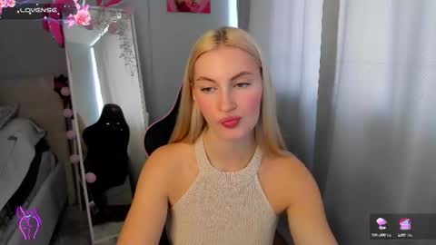 Snapshot of kimmy1_powell chatting on June 2026 04:28:01 AM kimmy1_powell online show from June 2026 04:28:01 AM