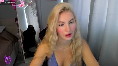 Snapshot of kimmy1_powell chatting on June 2026 04:50:01 AM kimmy1_powell online show from June 2026 04:50:01 AM