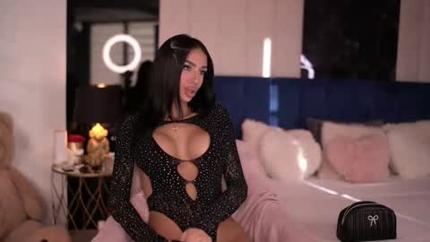 Kim online show from October 2025 02:13:02 PM