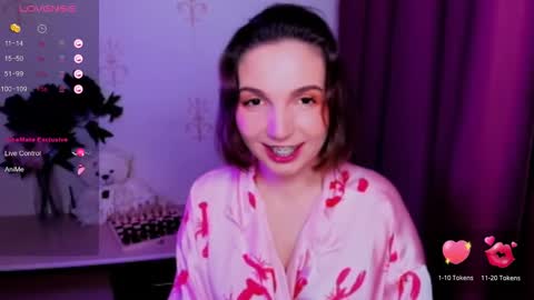 Hazel online show from November 2025 12:21:02 AM