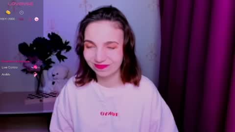 Snapshot of kindhazelhere_ chatting on April 2026 11:13:02 PM Hazel online show from April 2026 11:13:02 PM