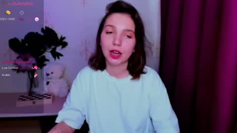 Snapshot of kindhazelhere_ chatting on April 2026 06:18:01 AM Hazel online show from April 2026 06:18:01 AM