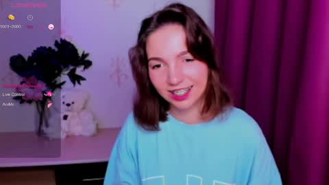 Snapshot of kindhazelhere_ chatting on May 2026 07:15:02 AM Hazel online show from May 2026 07:15:02 AM
