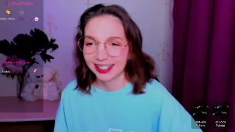 Snapshot of kindhazelhere_ chatting on June 2026 01:32:02 AM Hazel online show from June 2026 01:32:02 AM