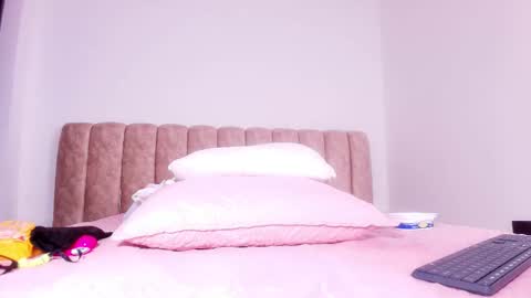 Bella online show from November 2025 03:05:01 AM