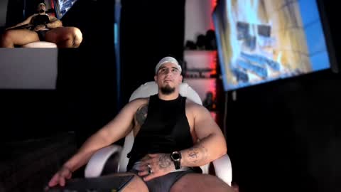 Snapshot of kingbear777 chatting on December 2024 05:17:02 PM King Bear online show from December 2024 05:17:02 PM