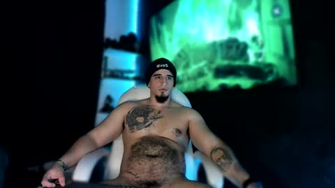 Snapshot of kingbear777 chatting on December 2024 01:13:01 AM King Bear online show from December 2024 01:13:01 AM