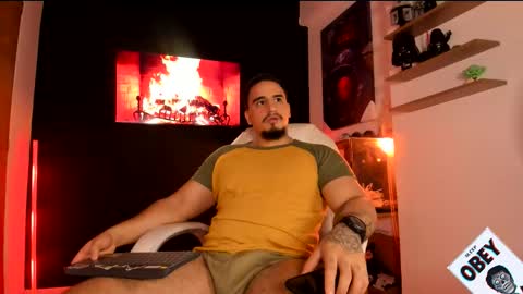 Snapshot of kingbear777 chatting on September 2025 02:11:02 AM King Bear online show from September 2025 02:11:02 AM