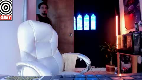 King Bear online show from December 2025 04:06:01 AM