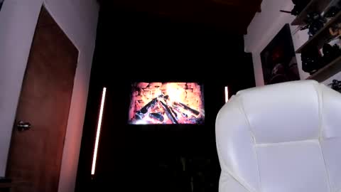 King Bear online show from April 2026 08:55:02 PM