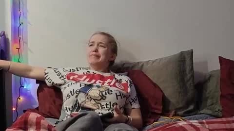 Scarred Thighs online show from December 2025 07:00:01 PM