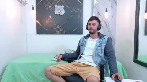 KING  online show from June 2026 04:01:02 AM