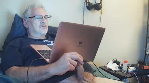 Snapshot of kingtongue10 chatting on October 2025 10:32:02 PM kingtongue10 online show from October 2025 10:32:02 PM