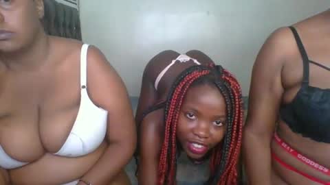 Snapshot of kinky_aria chatting on September 2025 06:02:02 PM kinky_aria online show from September 2025 06:02:02 PM