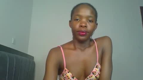 Snapshot of kinky_aria chatting on October 2025 05:35:01 PM kinky_aria online show from October 2025 05:35:01 PM