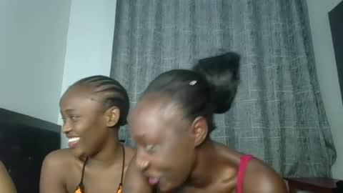 Snapshot of kinky_leila chatting on June 2026 05:22:02 PM kinky_leila online show from June 2026 05:22:02 PM