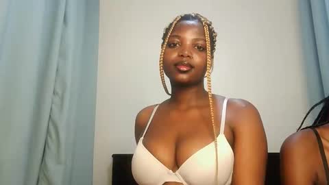 Lola online show from October 2025 10:15:01 PM