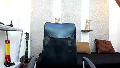  online show from October 2025 02:06:02 PM