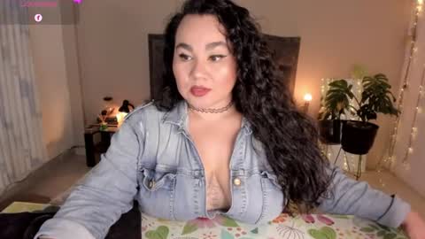 Snapshot of kinkyelise chatting on June 2026 05:21:01 AM Jenny online show from June 2026 05:21:01 AM
