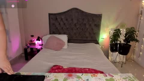 Snapshot of kinkyelise chatting on June 2026 05:05:01 AM Jenny online show from June 2026 05:05:01 AM