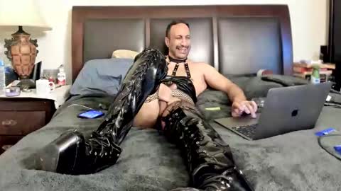 Snapshot of kinkyguy323232 chatting on May 2026 01:54:01 AM Kinkyguy323232 online show from May 2026 01:54:01 AM