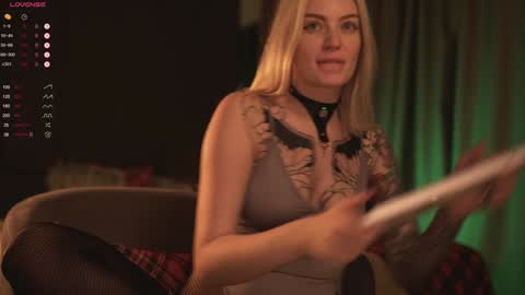 Snapshot of kinkylina_ chatting on December 2024 07:53:02 PM kinkylina_ online show from December 2024 07:53:02 PM