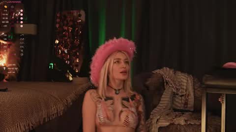 Snapshot of kinkylina_ chatting on February 2025 07:19:02 PM kinkylina_ online show from February 2025 07:19:02 PM