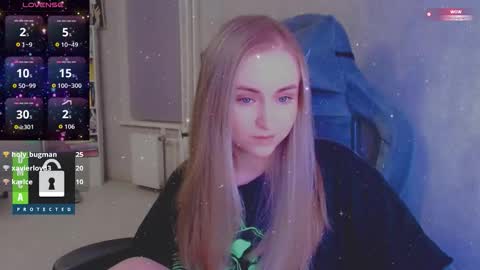 Snapshot of kira_love_sleep chatting on November 2025 04:06:01 PM you know thumb up me please its important online show from November 2025 04:06:01 PM