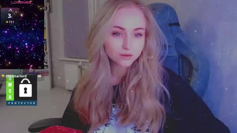 Snapshot of kira_love_sleep chatting on November 2025 04:24:01 PM you know thumb up me please its important online show from November 2025 04:24:01 PM