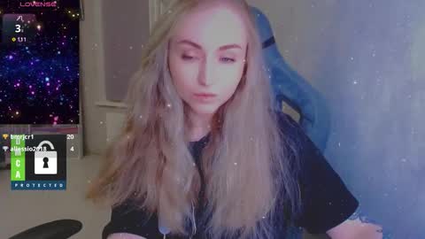 Snapshot of kira_love_sleep chatting on December 2025 04:01:02 PM you know thumb up me please its important online show from December 2025 04:01:02 PM
