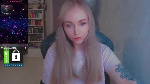 Snapshot of kira_love_sleep chatting on December 2025 03:53:01 PM you know thumb up me please its important online show from December 2025 03:53:01 PM