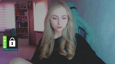 Snapshot of kira_love_sleep chatting on May 2026 04:59:02 PM you know thumb up me please its important online show from May 2026 04:59:02 PM