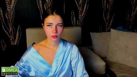 Kira  online show from October 2025 07:03:01 PM