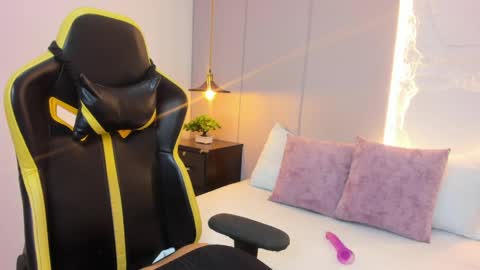 Snapshot of kira_relish chatting on May 2026 11:06:01 AM K I R A online show from May 2026 11:06:01 AM