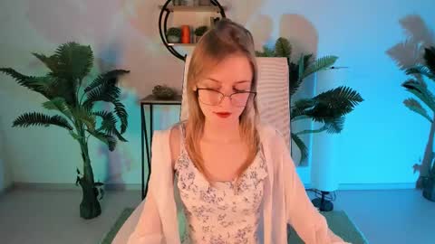 Kira online show from March 2025 05:13:01 PM