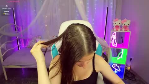 Snapshot of kiraparker chatting on May 2026 07:32:01 PM KiraParker online show from May 2026 07:32:01 PM