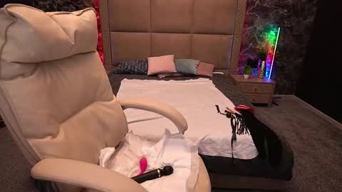 Kira online show from February 2025 10:42:02 PM