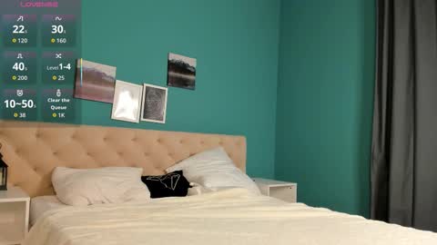 KiraSun online show from October 2025 12:22:02 PM