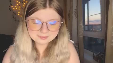 KiraYume online show from June 2026 10:32:01 PM