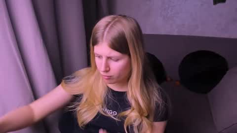 Snapshot of kirraa_ chatting on December 2024 09:59:02 PM Kira online show from December 2024 09:59:02 PM