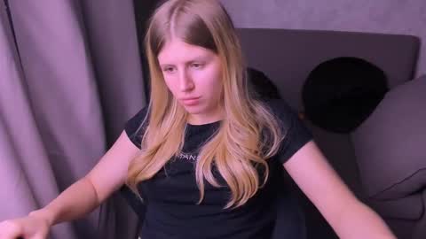 Snapshot of kirraa_ chatting on December 2024 01:03:01 AM Kira online show from December 2024 01:03:01 AM